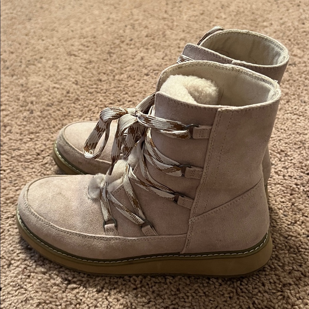 Stylish Women's Lace-Up Boots